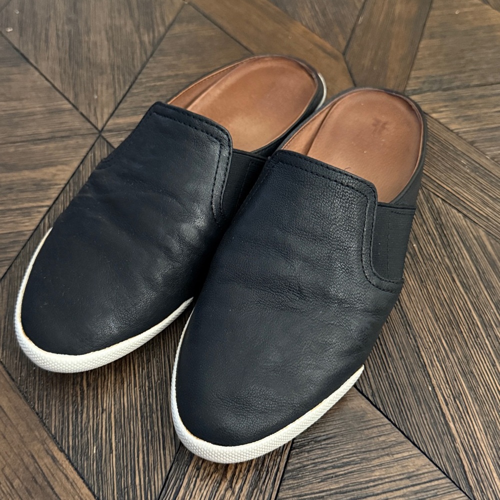 Frye Women’s Melanie Black Leather Slip-On Mules Size 8 | Classic Casual Flats